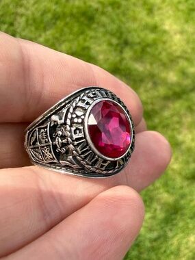 14g 1977 Sterling Silver Josten Queen Anne Class Ring Red/Pink Stone Size 11.5.